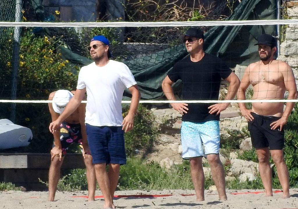 莱昂纳多小肚腩突出身材发福。