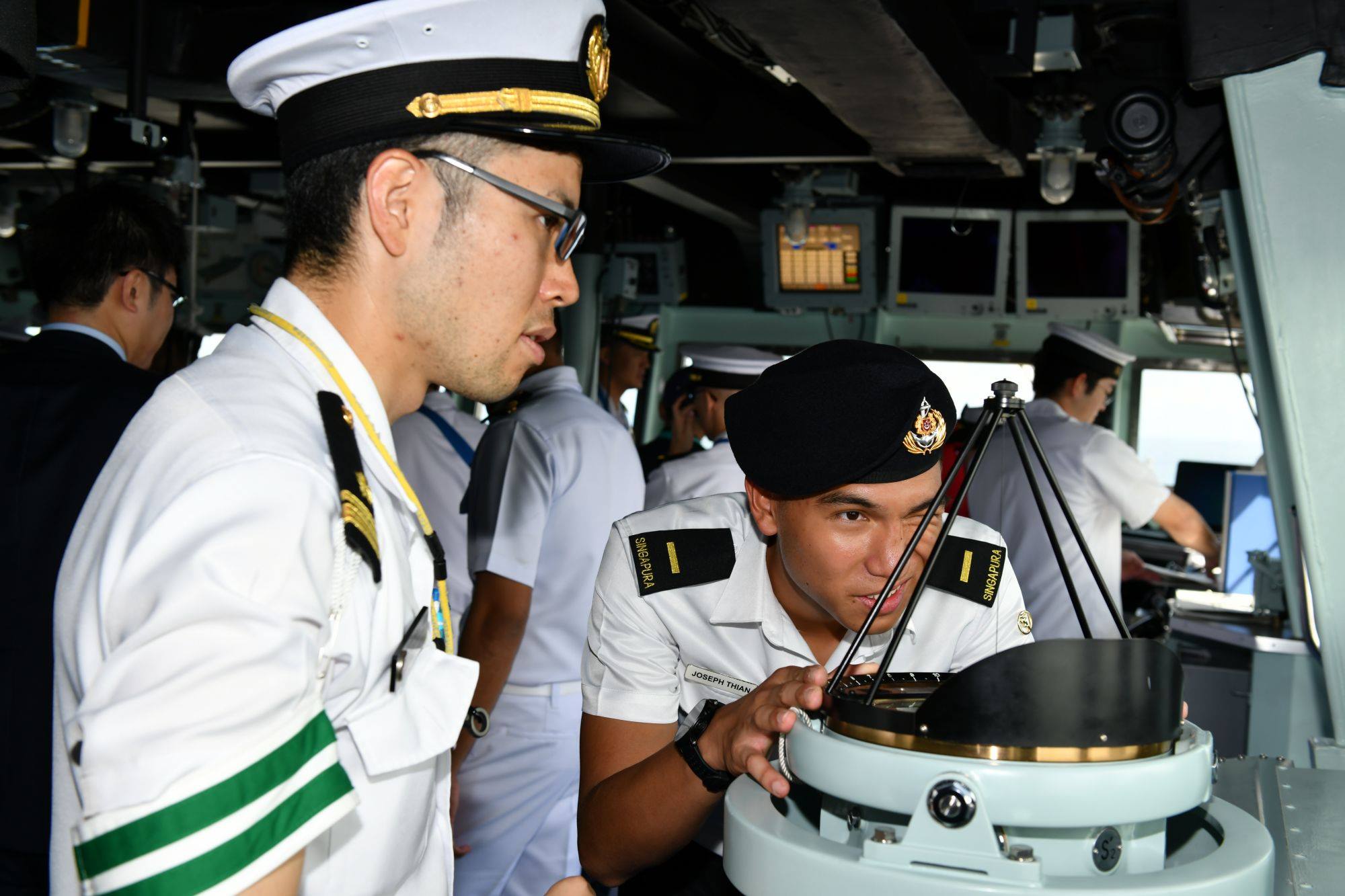 日准航母在马六甲逗留 邀文莱海军联合演习
