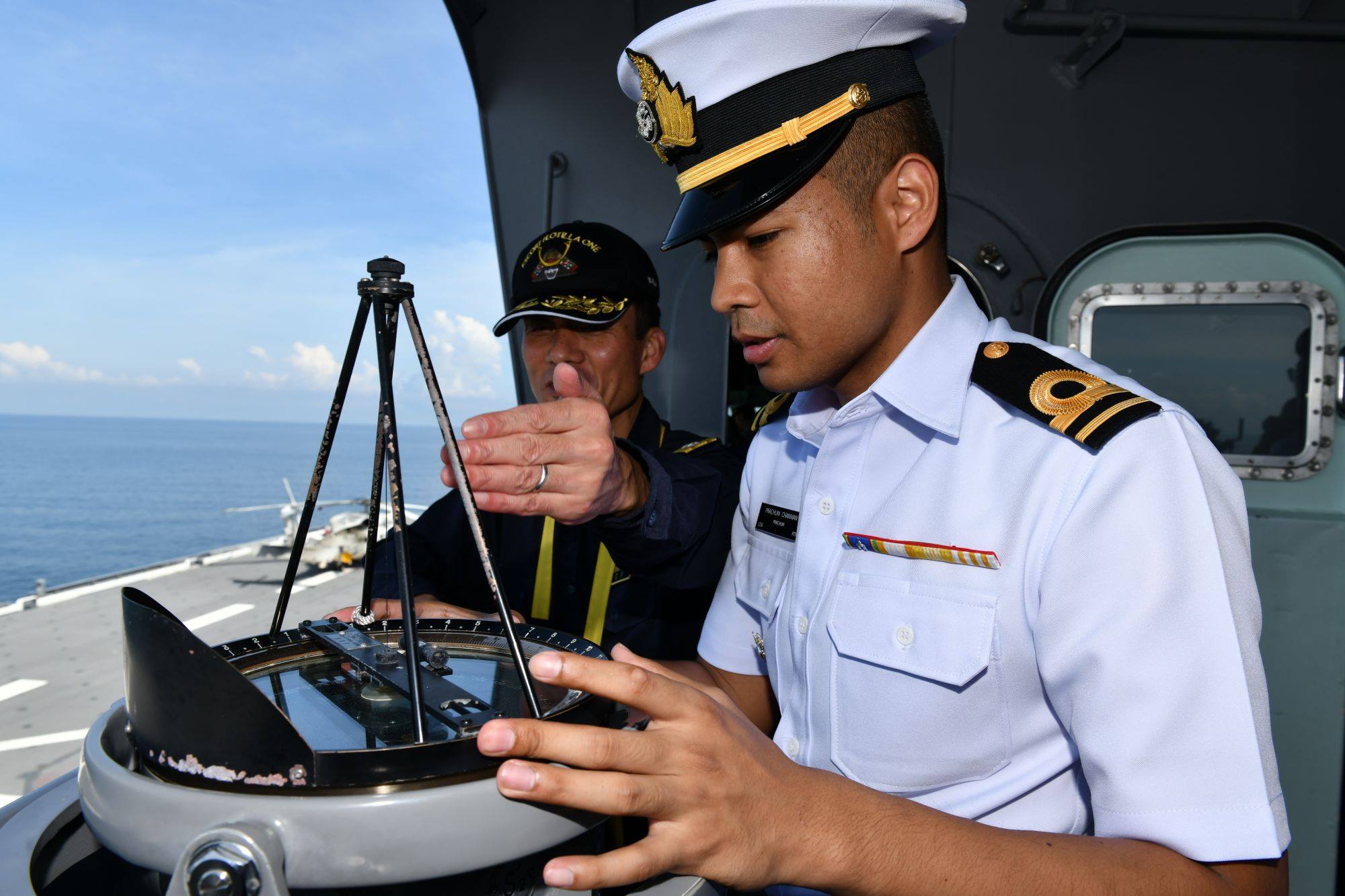 14 日准航母在马六甲逗留 邀文莱海军联合演习