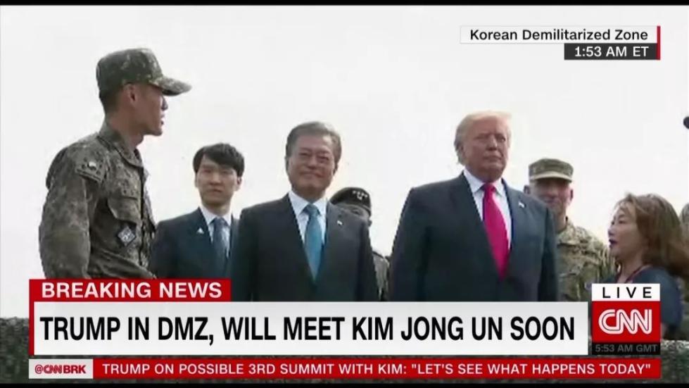 特朗普（右）和文在寅抵达DMZ(图源：CNN)