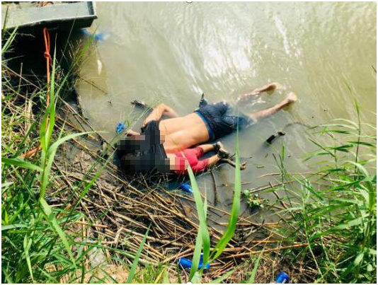 (马丁内斯和他的女儿在试图穿越美墨边境进入美国时溺水身亡，图源：美联社)