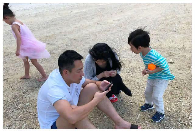 汪小菲庆生，汪希玥汪希箖主动回避，小S喝太多当众恶搞大S