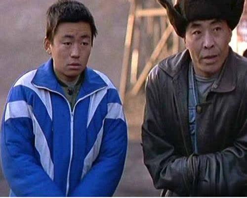 跟王宝强一同获影帝，因长相经常出演反派，现实即是妻管严