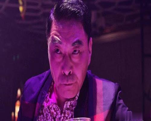 跟王宝强一同获影帝，因长相经常出演反派，现实即是妻管严