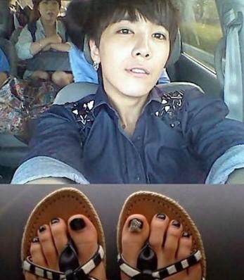 韩国男星李弘基除了在才艺方面下苦功之外,在造型上也会注意好多细节