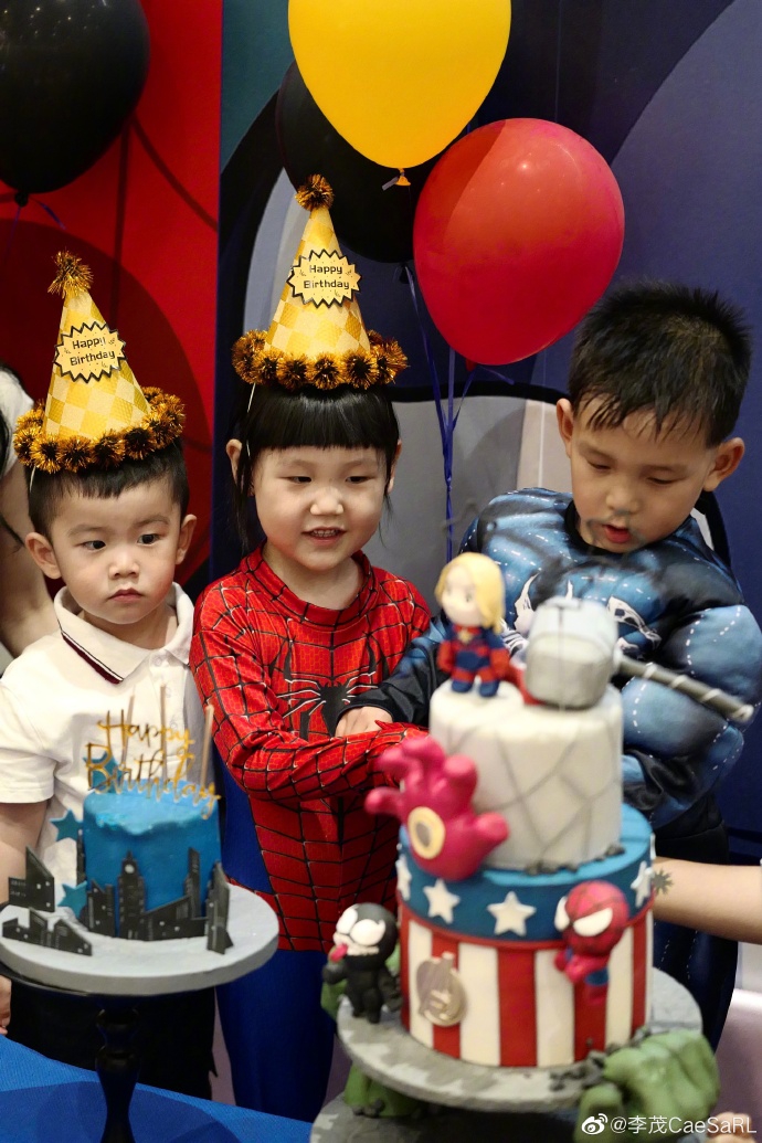 何洁爱子与李茂儿子共同庆生超级英雄主题派对玩cosplay