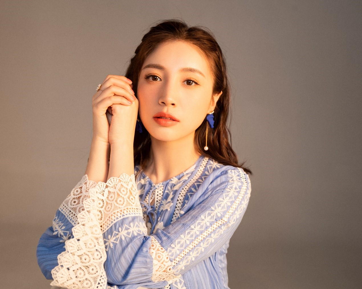 青年歌手吴娅菲为音乐梦想绽放追寻的芬芳