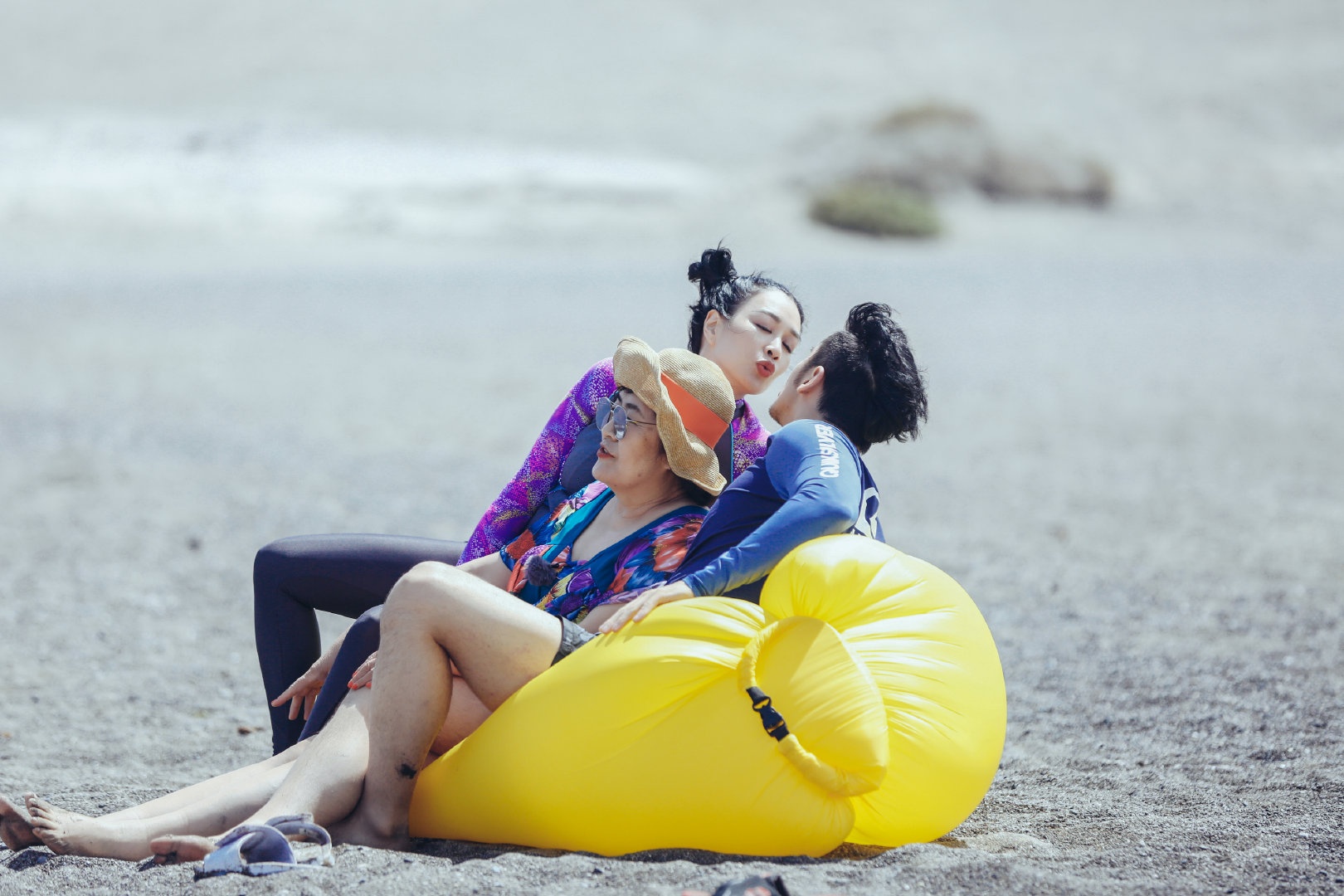 钟丽缇这个造型真的是太好看了，特别的青春洋溢，笑起来特别阳光开朗，完全不像近50岁的人。