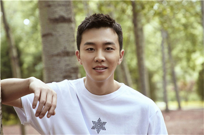 贺鹏《陈情令》外阳光温暖 怀念温晁的江湖气