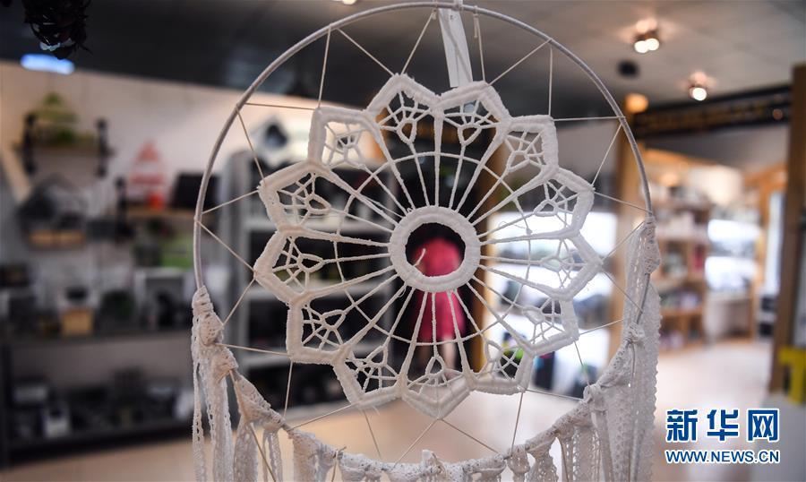 钦州:废物环保手工艺品俏销海外