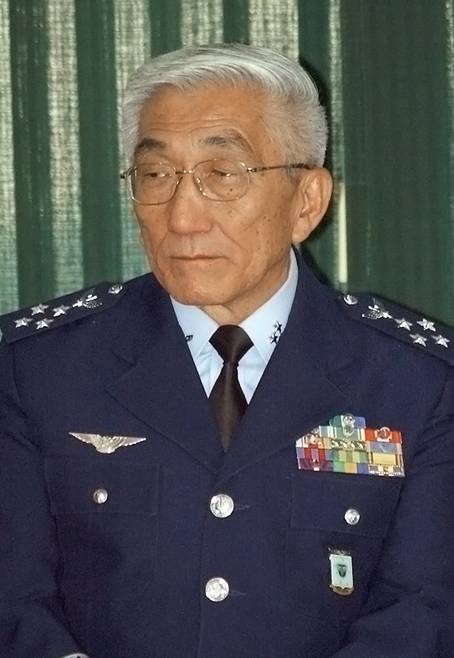 这位巴西空军司令就是日裔的