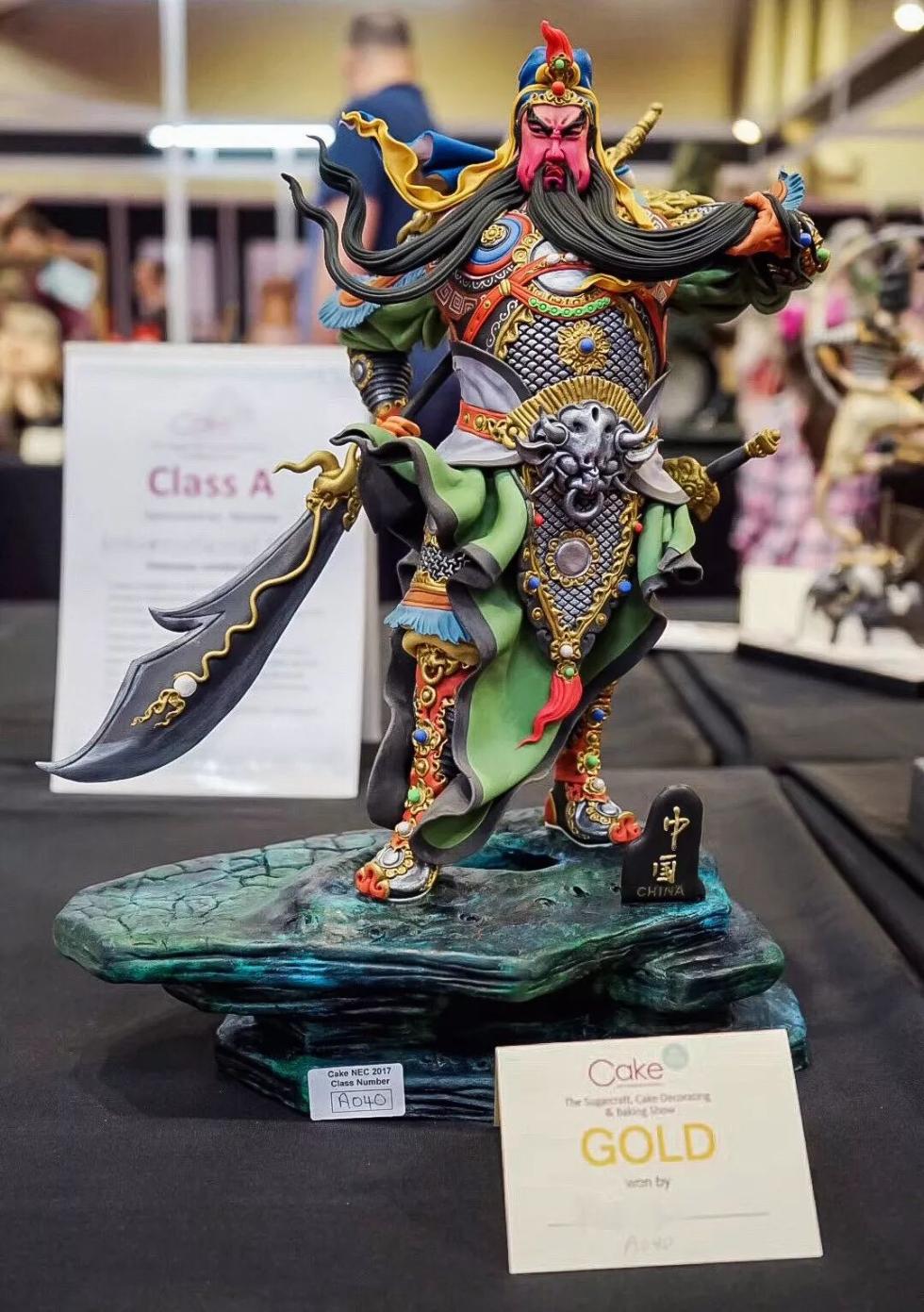 她两次获得了 蛋糕界奥斯卡英国国际蛋糕比赛的金奖.