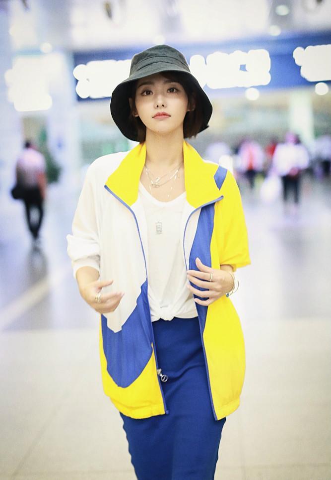 张嘉倪张嘉倪机场街拍.张嘉倪张嘉倪现身机场.