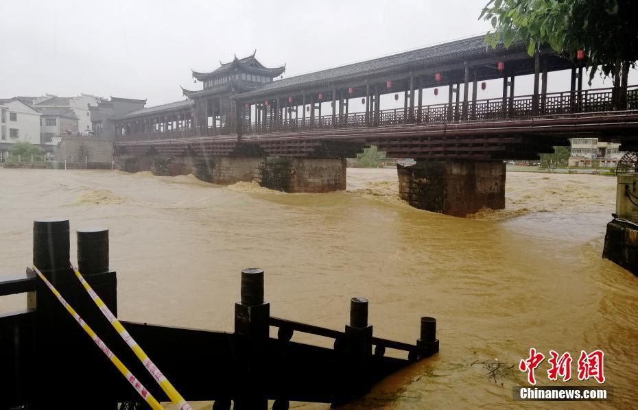 6 江西多地遭暴雨 撫州黎川明清古城部分老街受淹