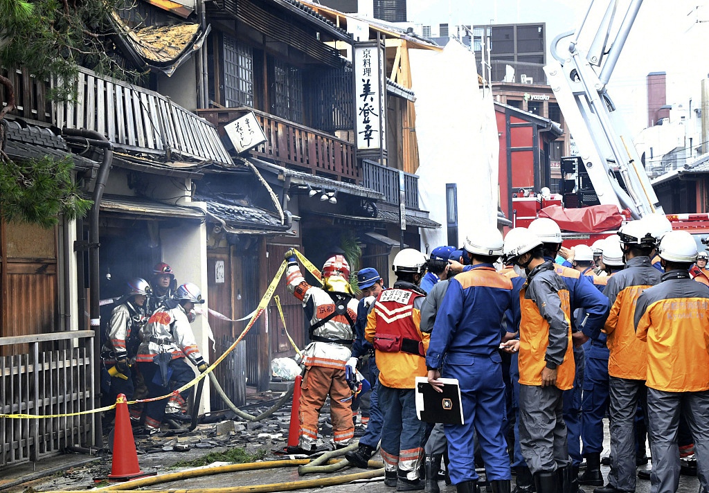 日本京都一餐厅发生火灾 现场火光熊熊