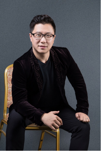 李曰龙,众合教育联合创始人,中国人民大学国际法学博士.