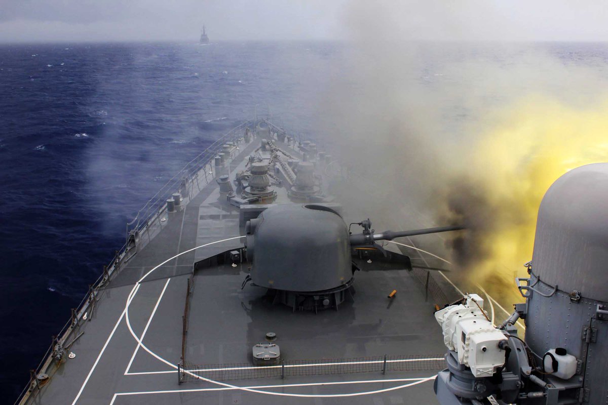 4 日驱逐舰在印太演习中开火 射击后不忘及时保养