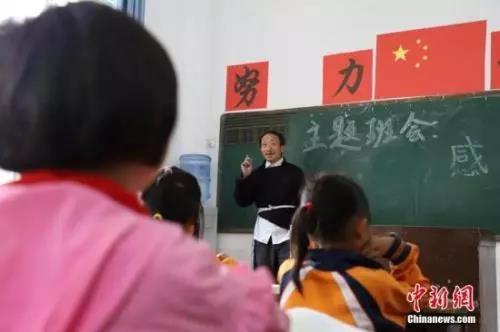 资料图：贵州乡村教师。中新社记者 瞿宏伦 摄