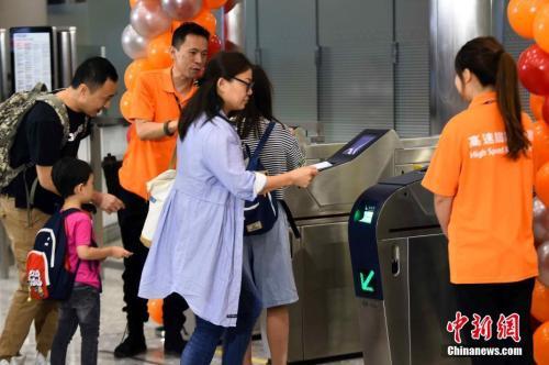 资料图：2018年9月23日清晨，高铁香港段正式通车。中新社记者 麦尚旻 摄