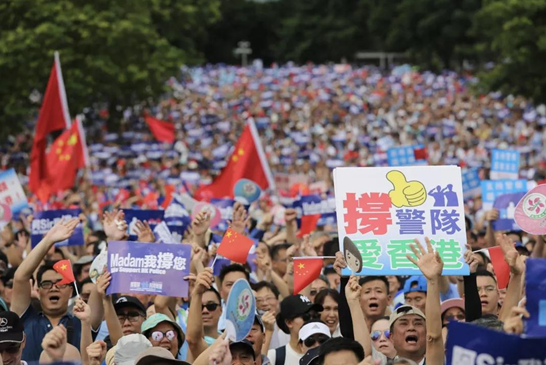 香港市民参加“撑警察”集会