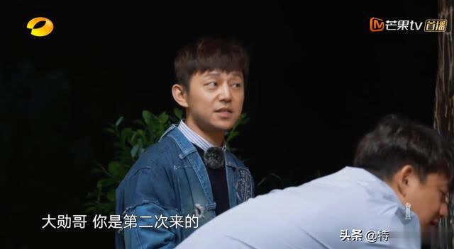 在上期的《向往的生活第三季》中,魏大勋就因为回答和吴亦凡谁流量大的问题收获了一波好评。