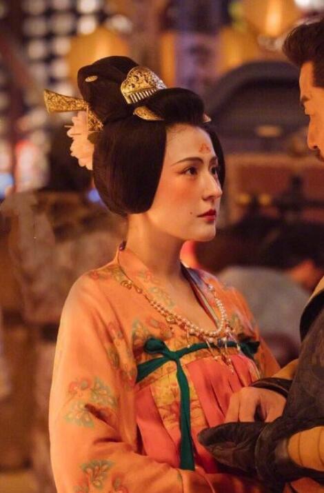 3 热依扎唐妆上线,美艳惊人!