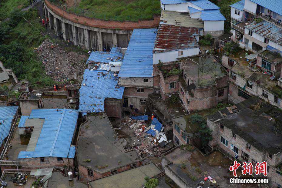 贵阳一栋三层村民自建房发生垮塌 搜救工作有序进行