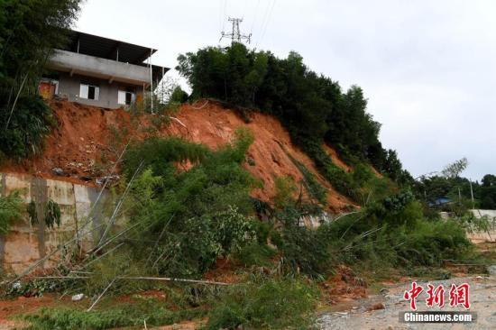 7月10日，连日来的强降雨导致福建省浦城县多地发生山体滑坡。中新社记者 王东明 摄