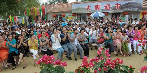 就比如谢永强随着时间的变化,身材也发福了。孩子也长大了。