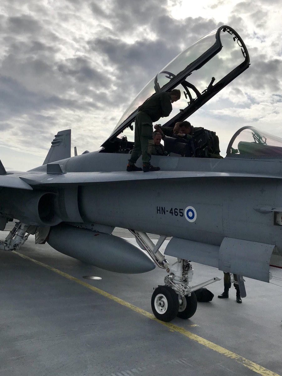 芬兰空军胆肥:监视苏35护航图160战略轰炸机