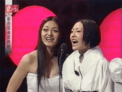 17年前的2002年,在第13届金曲奖四姐妹大闹金曲奖的视频大家可以去搜一下。