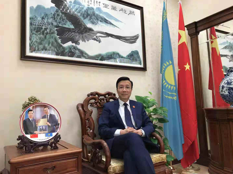 中国驻哈萨克斯坦大使张霄。