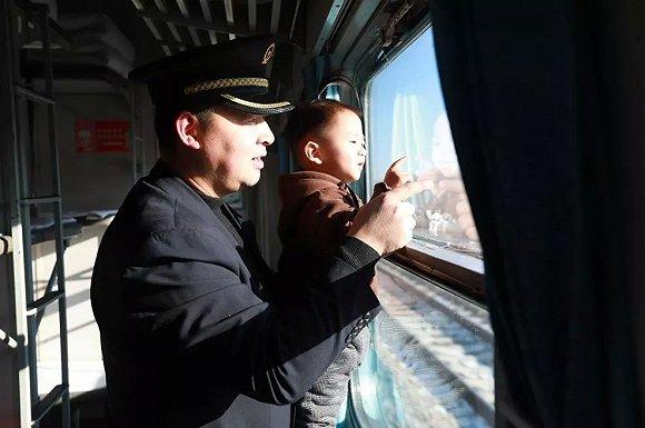 乡亲们坐着我走出大山,最远能到鹤乡齐齐哈尔,可以吃到正宗的齐齐哈尔BBQ哦。