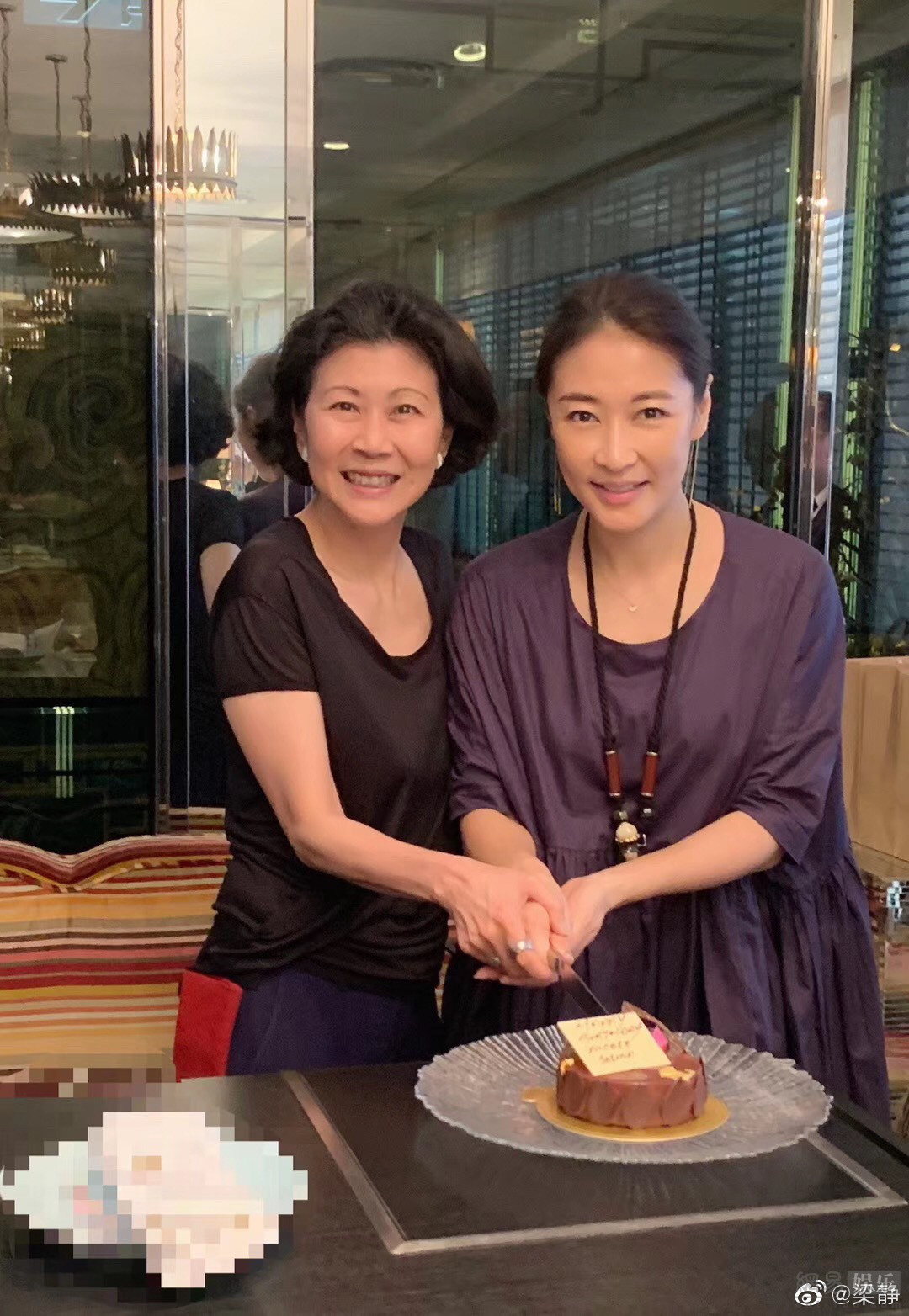 有缘人!梁静晒与李少红王家卫合影共同庆生