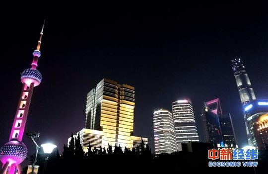 资料图：上海夜景。中新经纬 摄