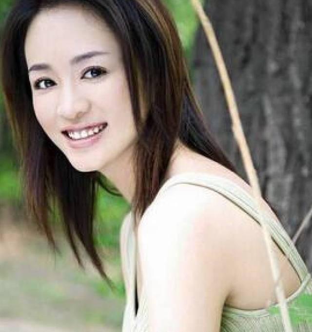 现在的涓子已经是两个孩子的妈妈了，而他的丈夫依旧不为众人知！