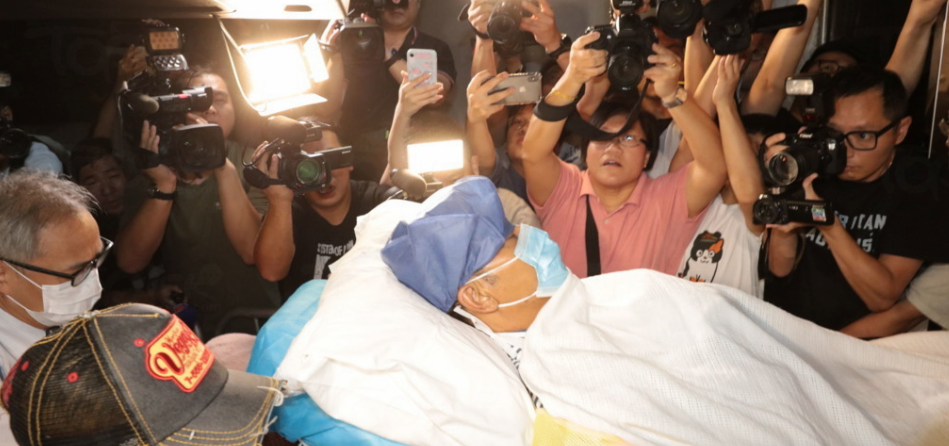 任达华20日晚间被送回香港住院（图片来源：港媒）