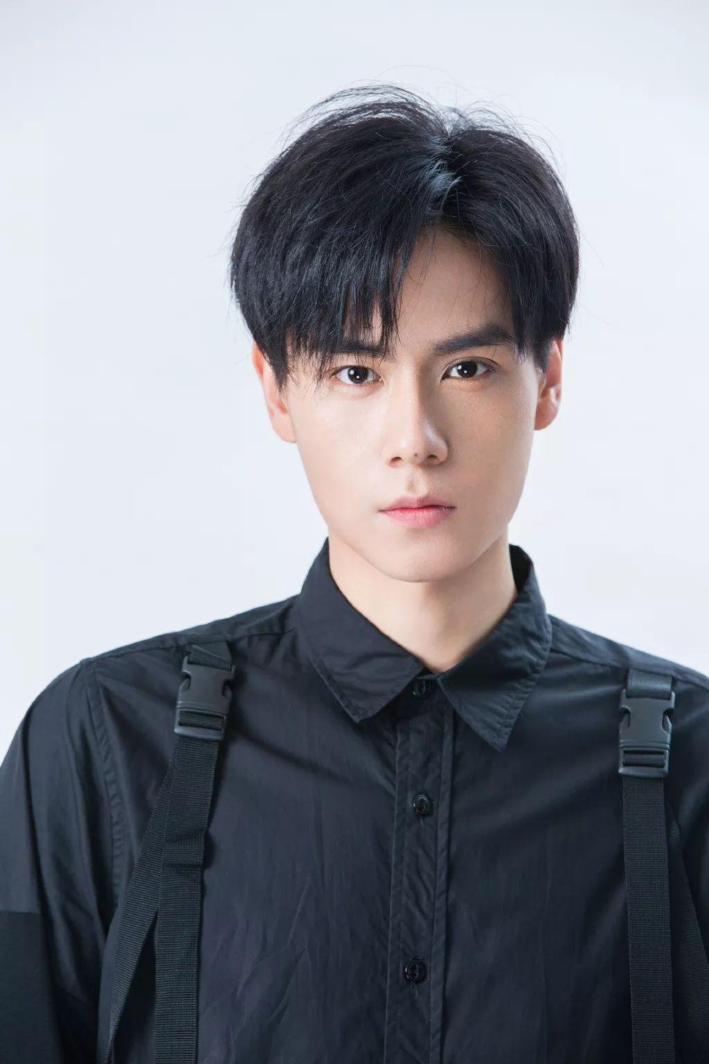 身高腿长牛奶肌，