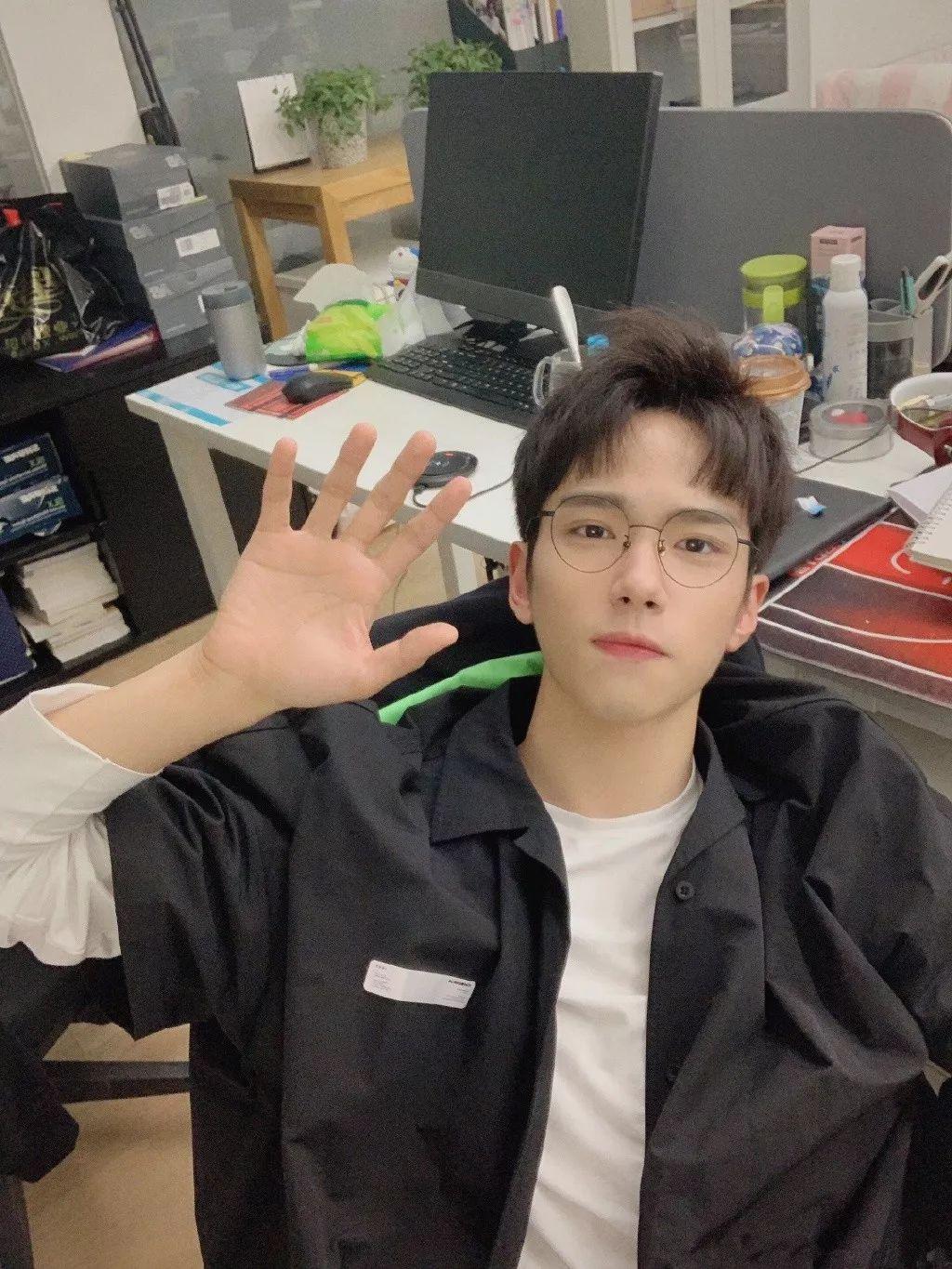 剧中demo呆萌活宝的人设，