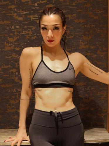 很多粉丝在看到照片后都纷纷留言评论说，