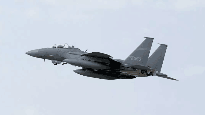韩国空军F-15K战斗机(资料图)