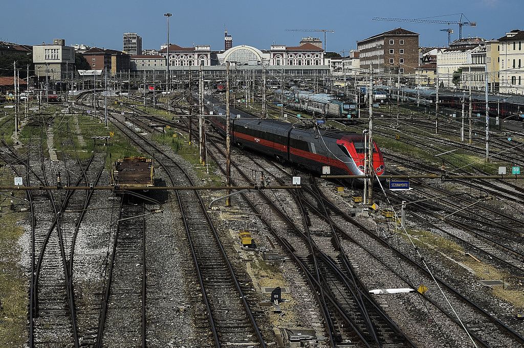 意大利铁路供电系统遭恶意纵火列车延误达4小时