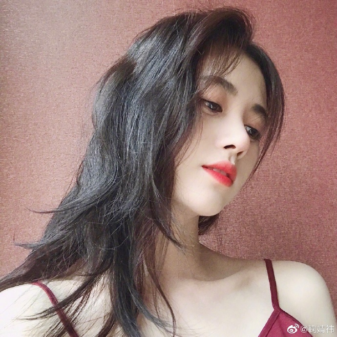 鞠婧祎皮肤白皙