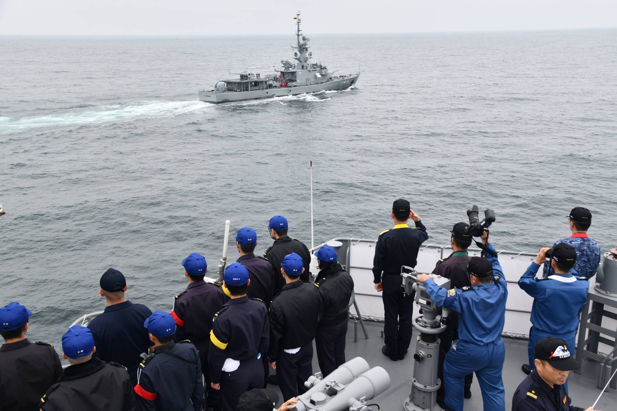 日本海自在南美亲善访问 厄瓜多尔海军小船抢镜