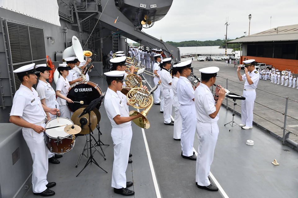 日本海自在南美亲善访问 厄瓜多尔海军小船抢镜