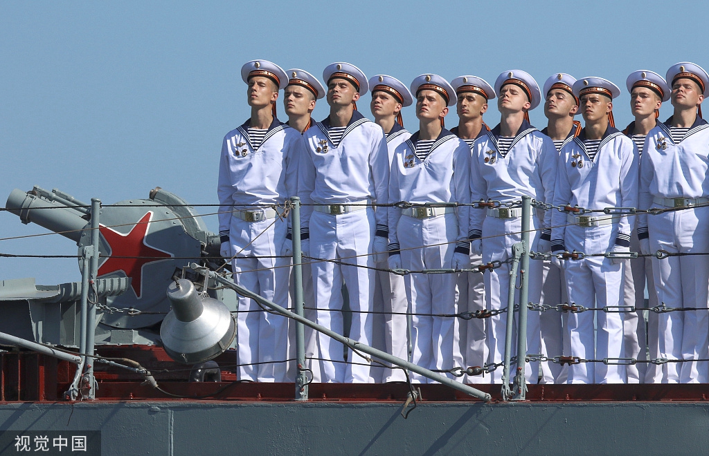 10 俄罗斯海军日阅兵彩排持续进行 场面壮观