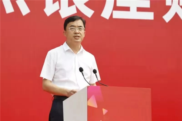 东港区委副书记、区长刘祥龙主主持仪式