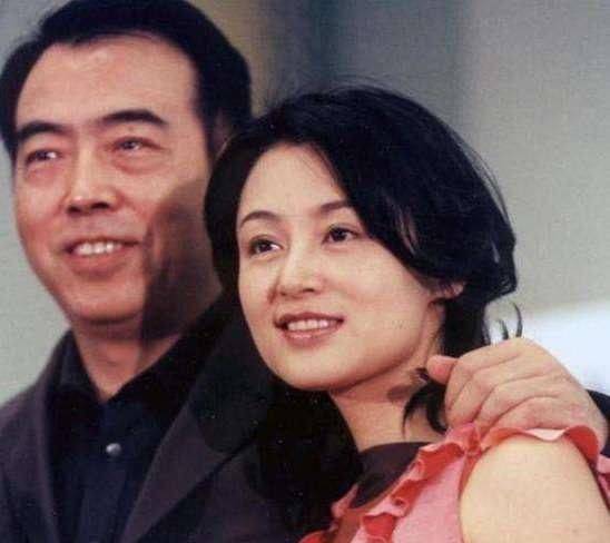 由于陈红绝美的容貌，更被媒体称为内地90年代第一美女。