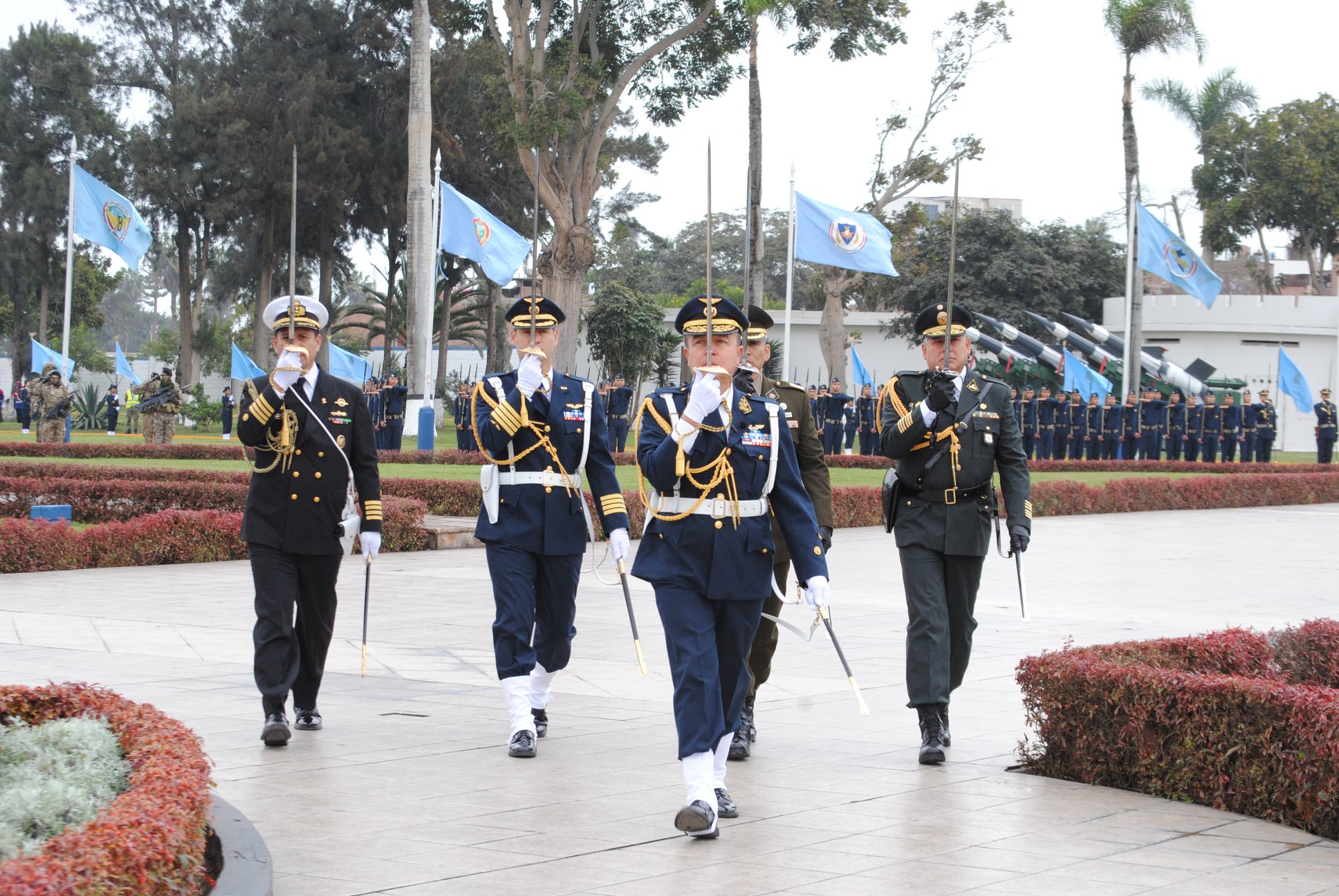 48 秘鲁空军举行盛大阅兵 特种兵扛重型狙击枪受阅