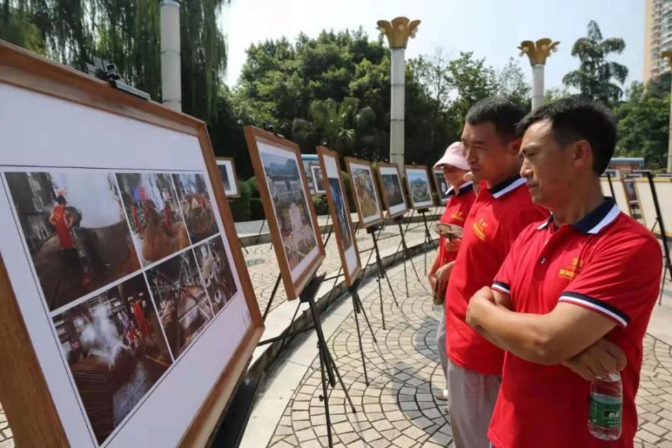 国美酒业杯迎建国70周年摄影展开幕